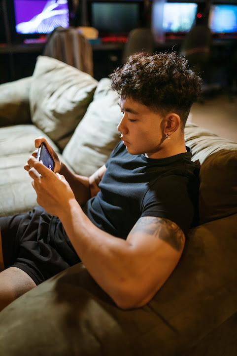 Rewarded Surveys can help you monetize your non-paying app users.